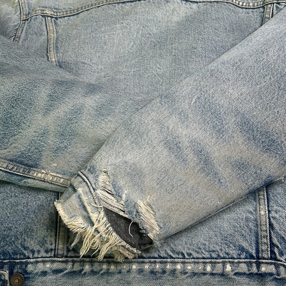 Vintage Levi’s Distressed Flannel Lined Jean Jacket - Picture 12 of 15